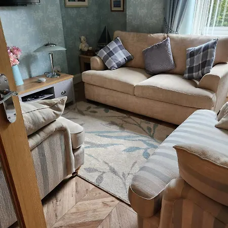 Captivating 2-Bed Ground Floor Apartment In Largs Exterior photo