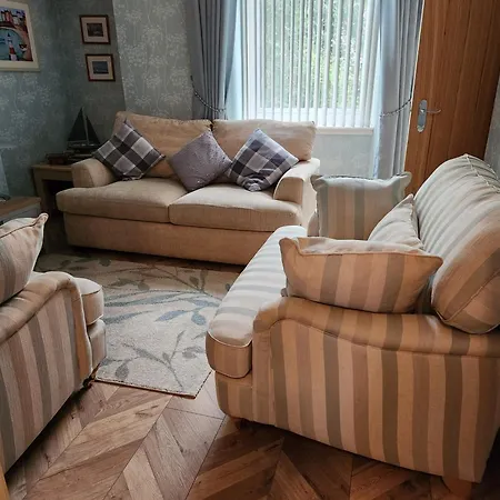Captivating 2-Bed Ground Floor Apartment In Largs Exterior photo