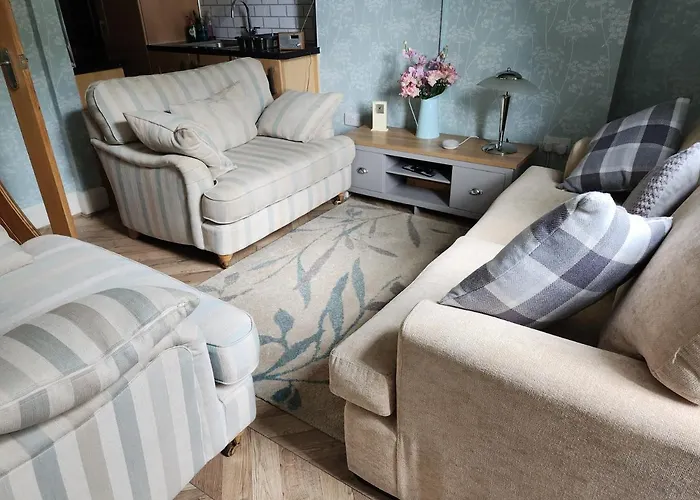 Captivating 2-Bed Ground Floor Apartment In Largs