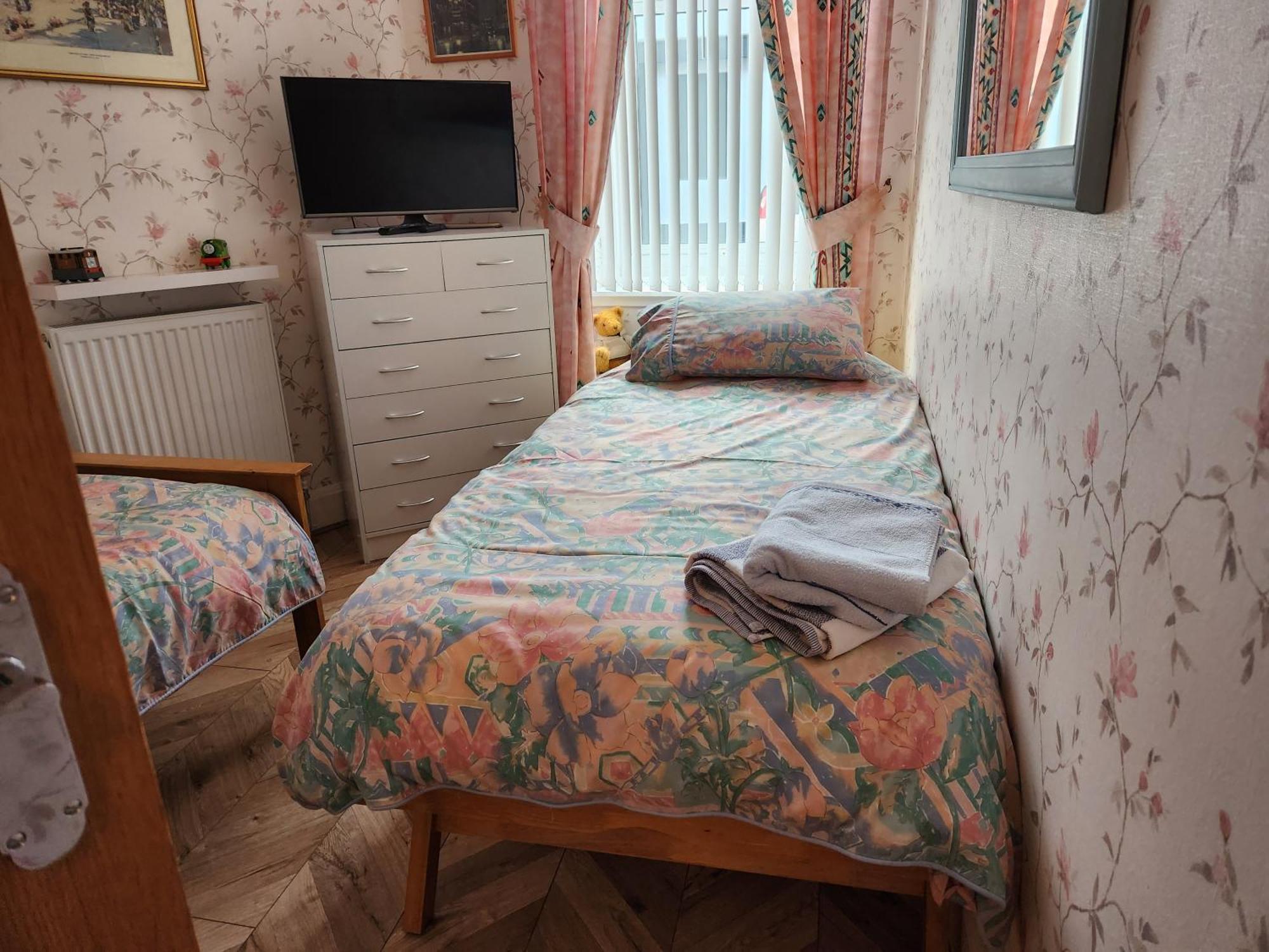 Apartment Captivating 2-bed Ground Floor In *